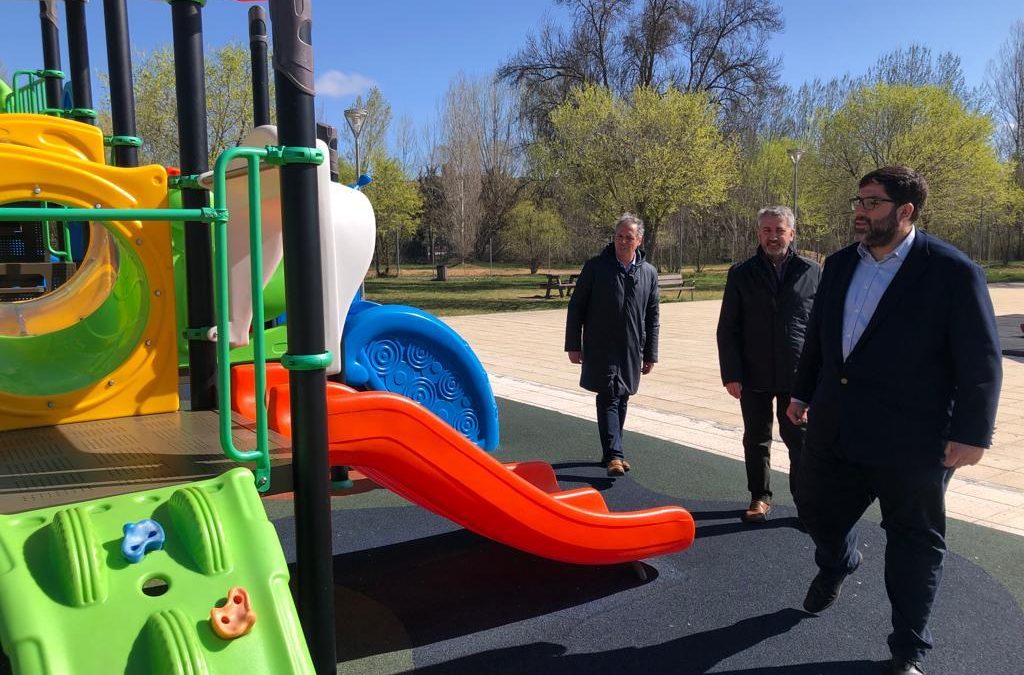 Sánchez Cabrera pone en valor la adecuación y mejora de los cerca de 60 parques y zonas de juegos infantiles existentes en Ávila