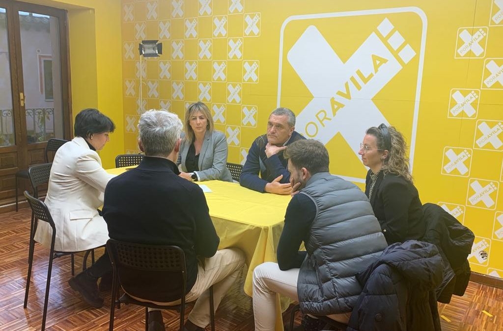 Por Ávila aborda las necesidades de los niños y niñas con autismo y sus familias en un encuentro con Autismo Ávila