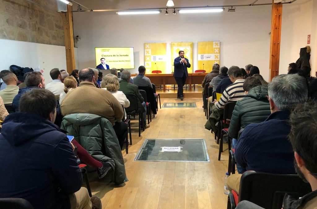 Por Ávila celebra una jornada de formación con alcaldes y concejales de toda la provincia