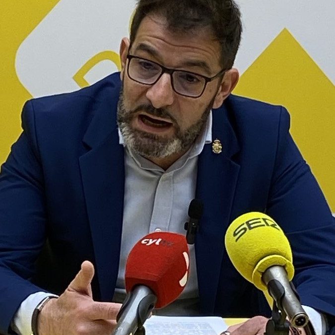 Por Ávila lamenta los nuevos retrasos y aumentos de costes en la puesta en marcha de los parques de bomberos