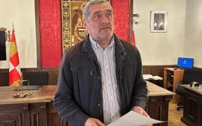Pedro Pascual (Por Ávila) recoge la credencial como procurador electo de las Cortes de Castilla y León