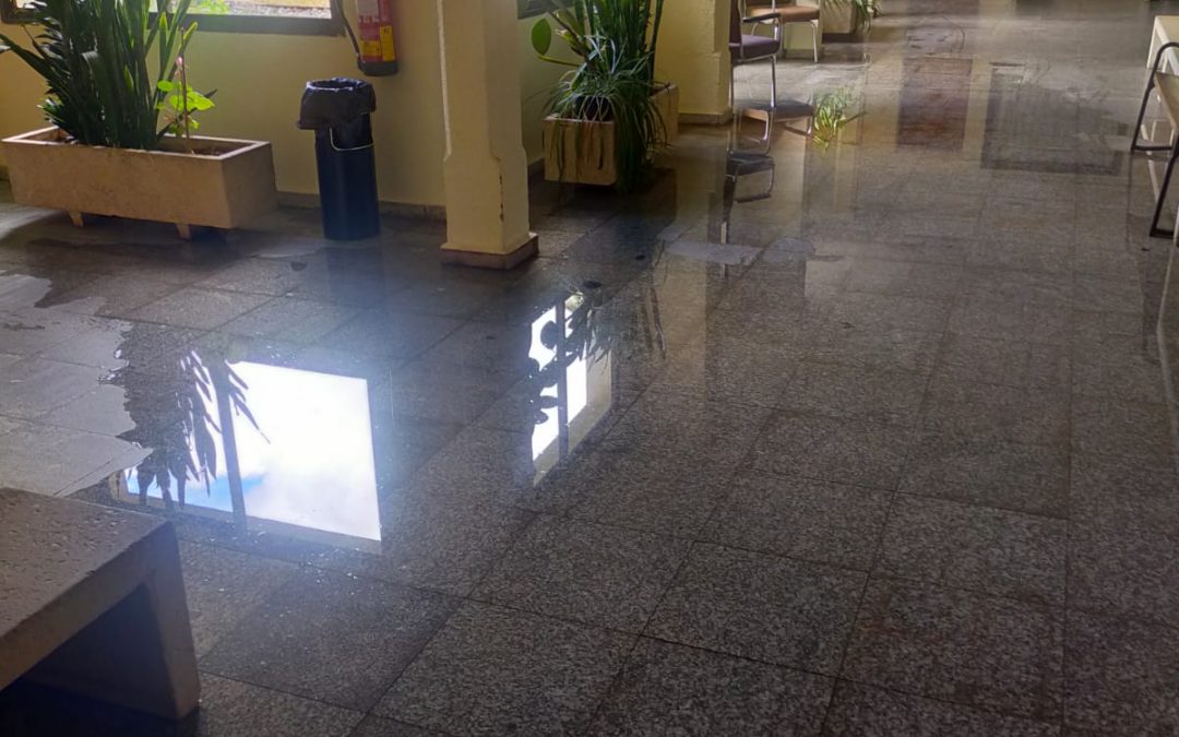 Por Ávila denuncia que los residentes del centro Infantas Elena y Cristina vuelven a encontrar los suelos encharcados